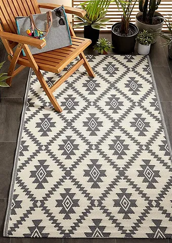 outdoor-runner-rug-for-balcony-flooring